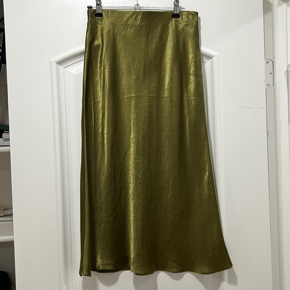 Aritzia Dresses & Skirts - Green Aritzia Babaton midi skirt